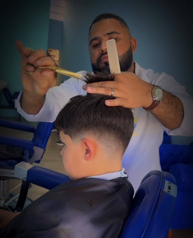 Silvio Rodrigues, proprietário da Golden Talent, trabalhando